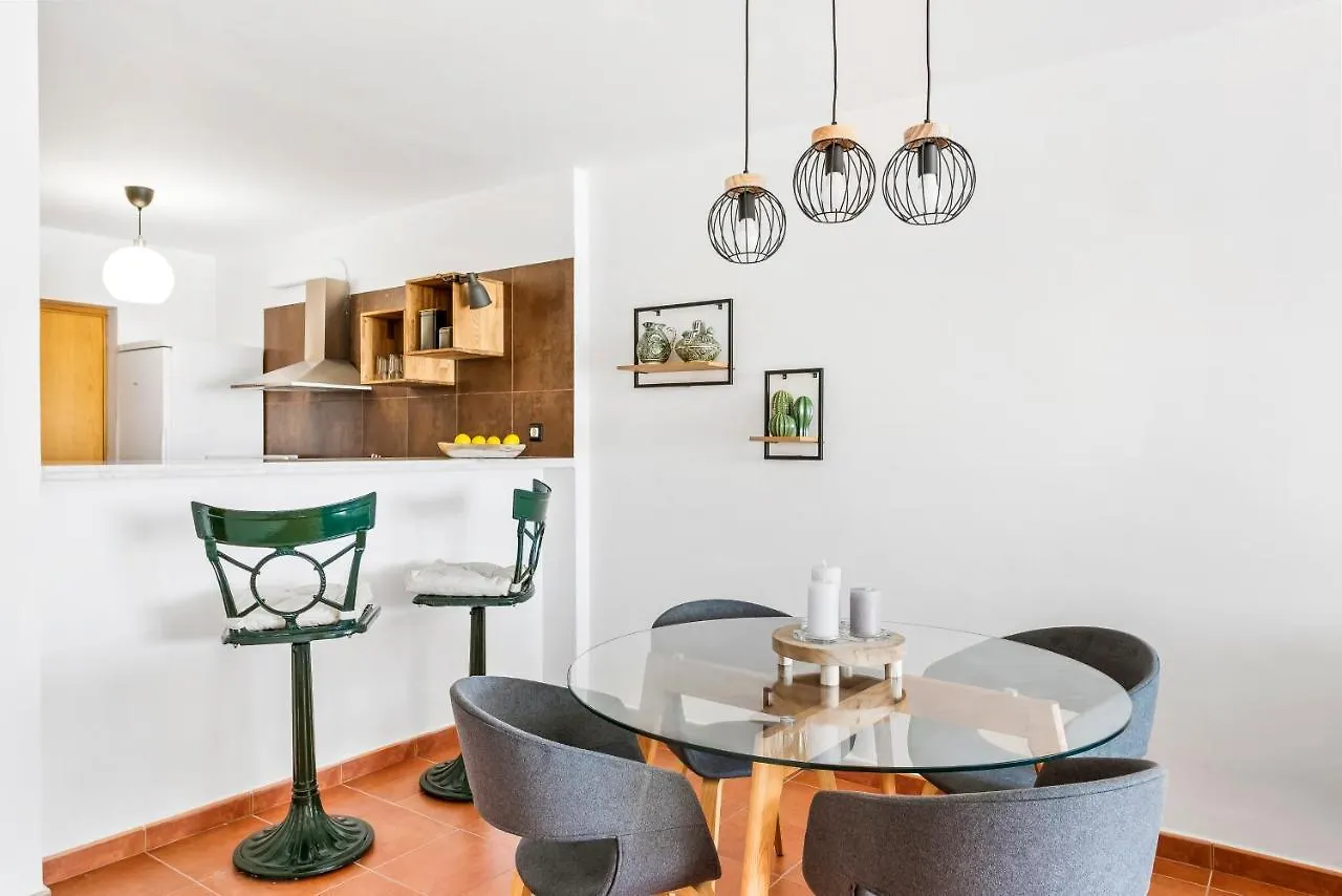 Artistic Beachfront Apartment With Ocean Views Radazul
