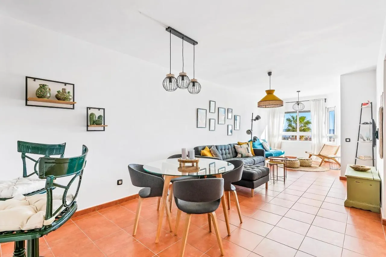 Artistic Beachfront Apartment With Ocean Views Radazul