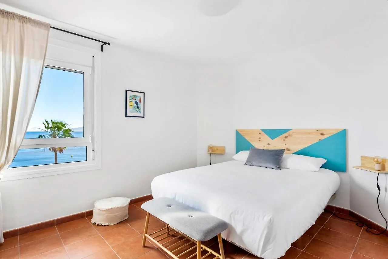 Artistic Beachfront Apartment With Ocean Views Radazul