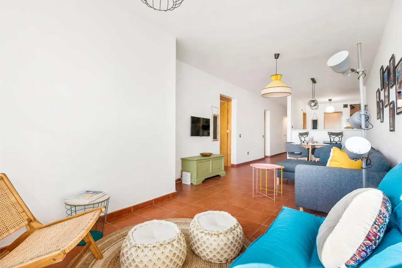 Artistic Beachfront Apartment With Ocean Views Radazul