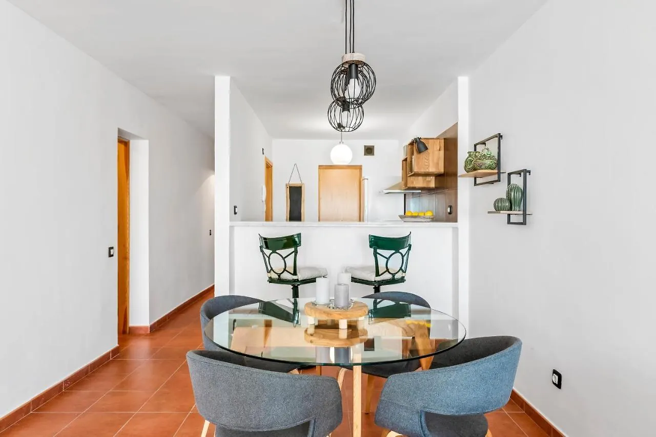 Artistic Beachfront Apartment With Ocean Views Radazul
